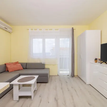 Apartmán Komfortables Mit Meerblick, Klima, Wifi Und Waschmaschine Crikvenica
