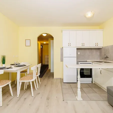 Apartmán Komfortables Mit Meerblick, Klima, Wifi Und Waschmaschine Crikvenica