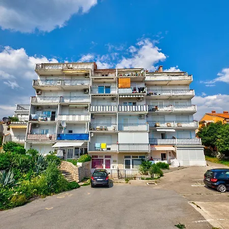 Apartmán Komfortables Mit Meerblick, Klima, Wifi Und Waschmaschine Crikvenica